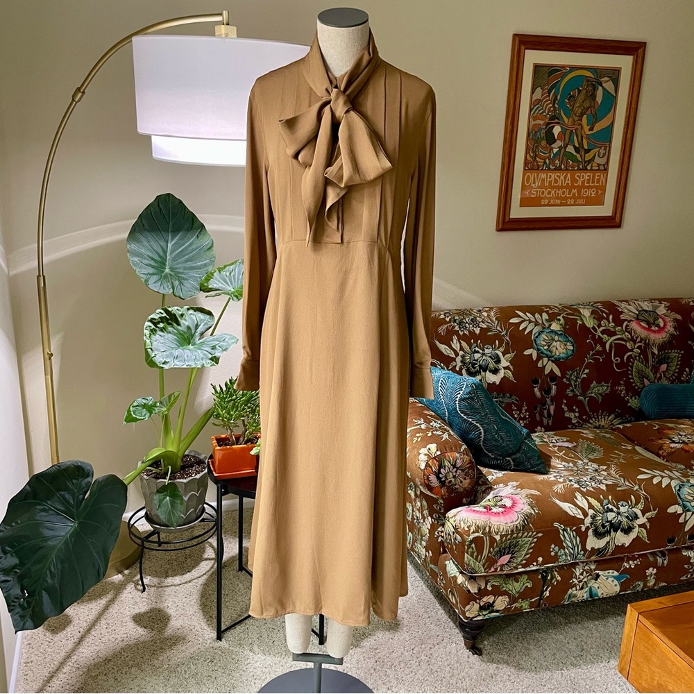 Victoria Beckham made in England Elegant Tan Dress with Bow Detail size 6